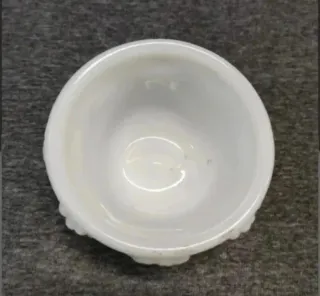 Pequeña bombonera de opalina