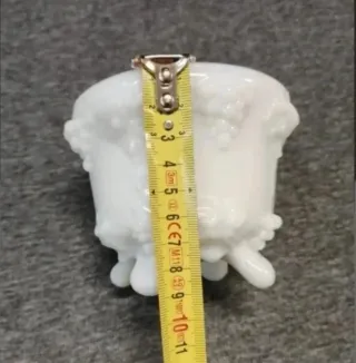 Pequeña bombonera de opalina