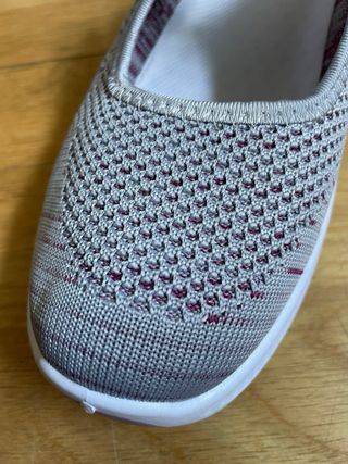 Zapatillas grises con velcro