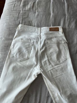 Pantalones pitillo blancos Mango