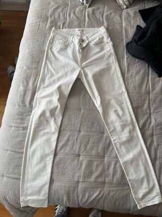 Pantalones pitillo blancos Mango