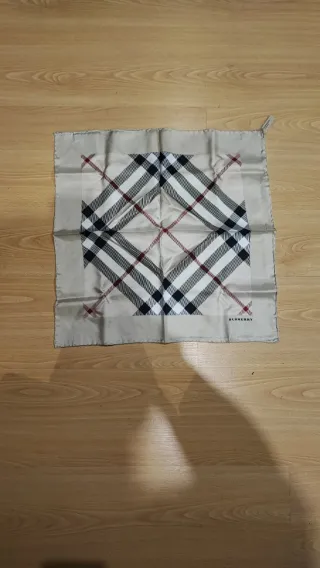 Pañuelo Burberry Seda Beige Multicolor