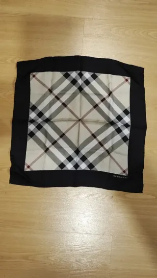 Pañuelo Seda Burberry Beige/Negro