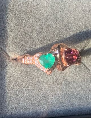 Anillo Plata Corazón Turmalina y Esmeralda