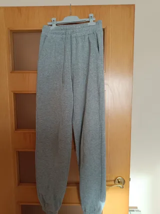 Jeans vaqueros rotos adolescentes y jerseys