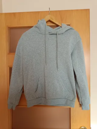 Jeans vaqueros rotos adolescentes y jerseys