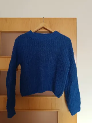 Jeans vaqueros rotos adolescentes y jerseys