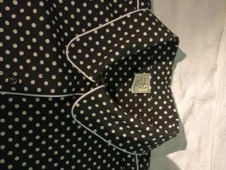 Blusa Pin-up Lunares Blanco y Negro