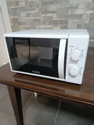 Microondas Flama Blanco 700w