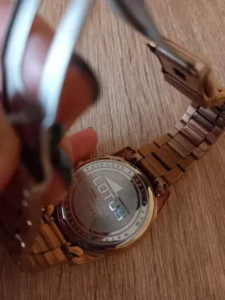 Reloj Lotus Dorado Mujer