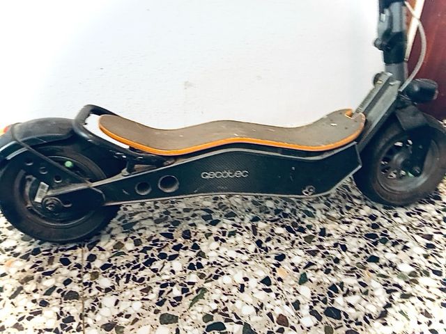 Patinete Eléctrico Bongo cecotec serie Z blue.