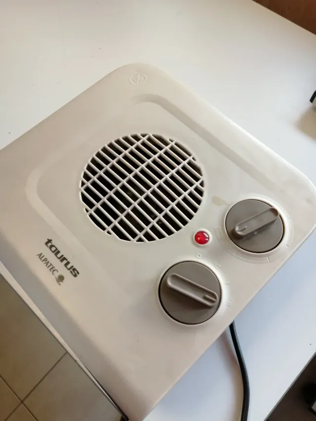 Calefactor de baño beige y negro