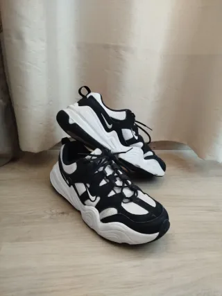 Zapatillas Nike Negras y Blancas