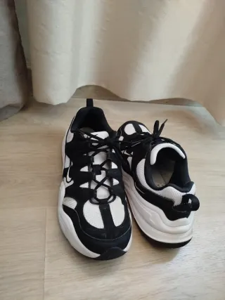 Zapatillas Nike Negras y Blancas