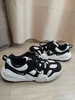 Zapatillas Nike Negras y Blancas