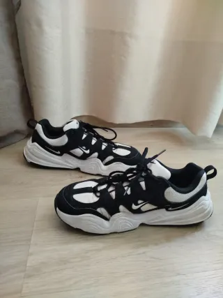 Zapatillas Nike Negras y Blancas