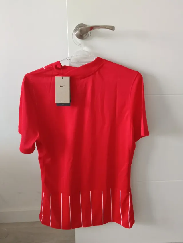 Camiseta deportiva Nike roja talla L