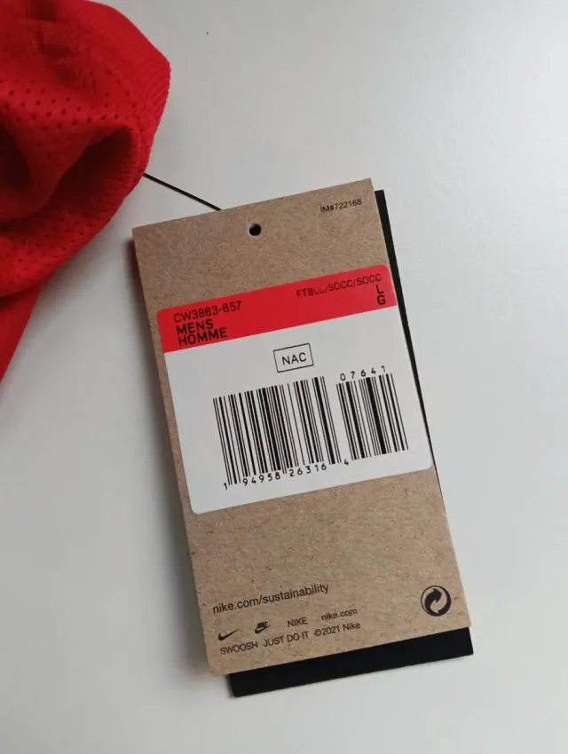 Camiseta deportiva Nike roja talla L