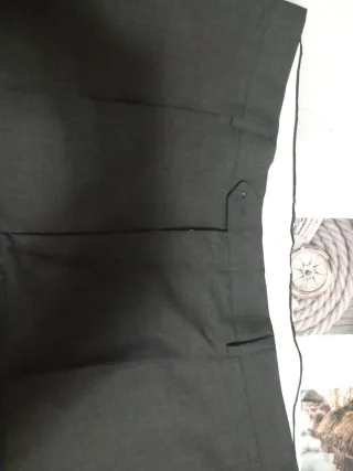 Pantaloni sartoriali calibrati da uomo grigi