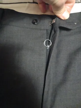 Pantaloni sartoriali calibrati da uomo grigi