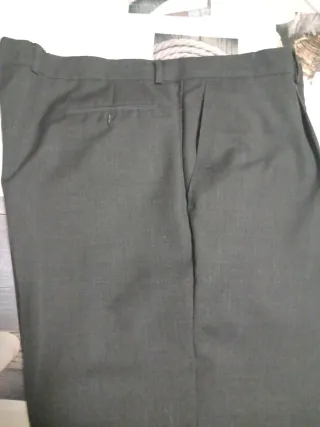 Pantaloni sartoriali calibrati da uomo grigi