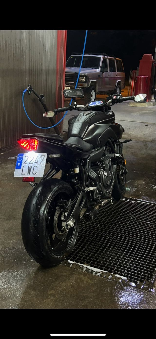 Yamaha MT-07 Negra 2021