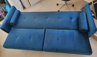 Sofá de terciopelo azul