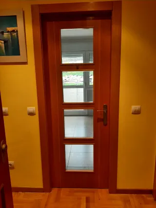 Puerta interior roble con manilla de acero