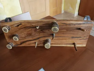 Espositore artigianale per coltelli, legno di ulivo