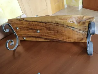 Espositore artigianale per coltelli, legno di ulivo