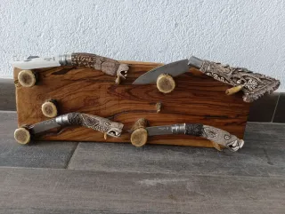 Espositore artigianale per coltelli, legno di ulivo