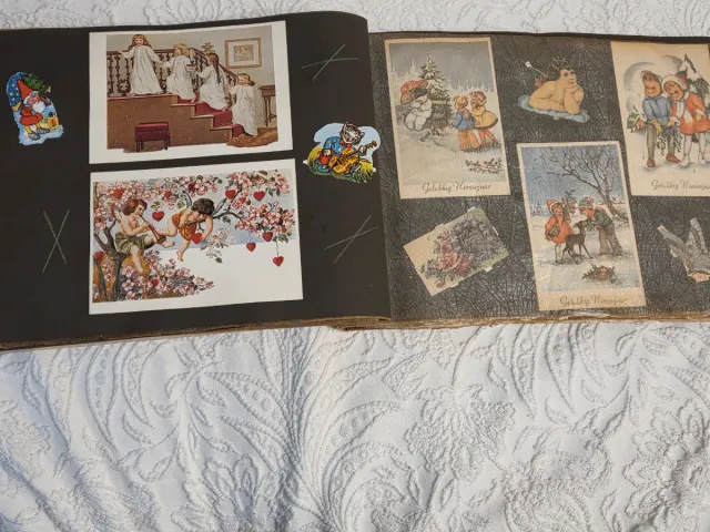 Antiguo álbum de postales