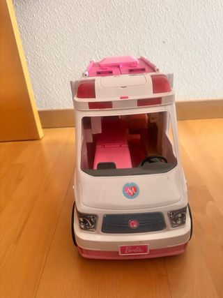 Casa de muñecas KidKraft y cocinita