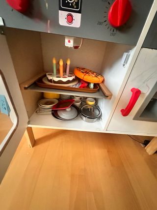 Casa de muñecas KidKraft y cocinita