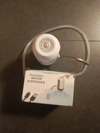 Dispensador automático de agua  recargable por USB