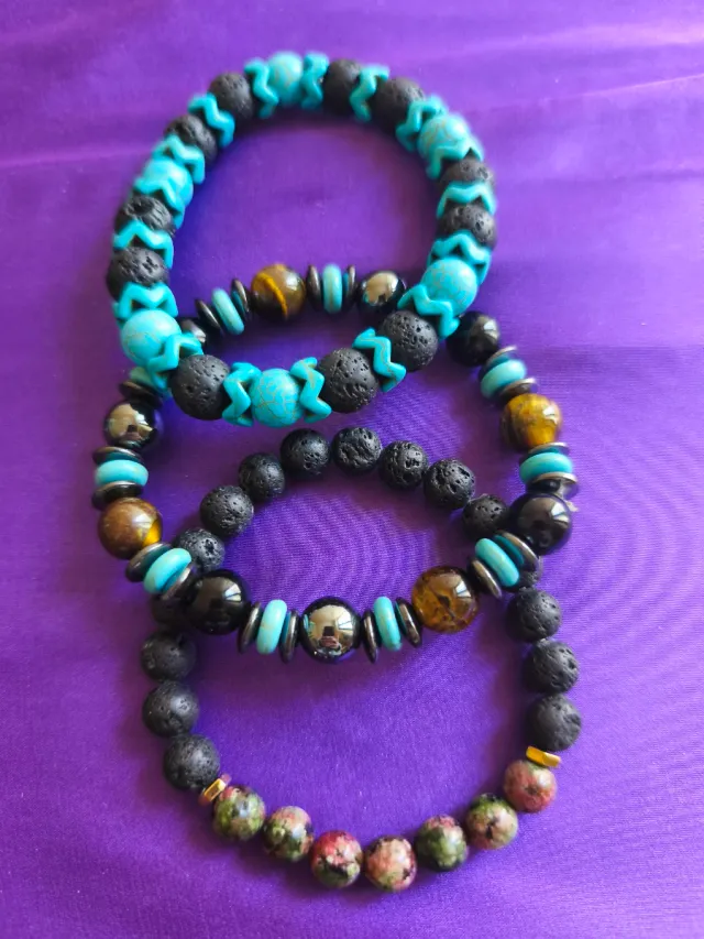 Set 3 bracciali con  pietre vulcaniche