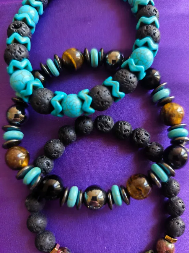 Set 3 bracciali con  pietre vulcaniche