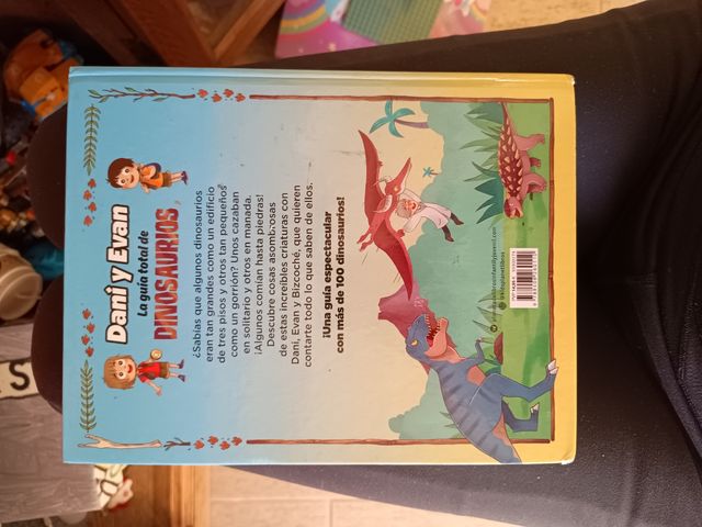 Dani y Evan La guía total de dinosaurios