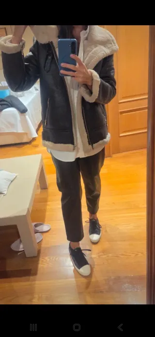 Cazadora Zara efecto piel forrada