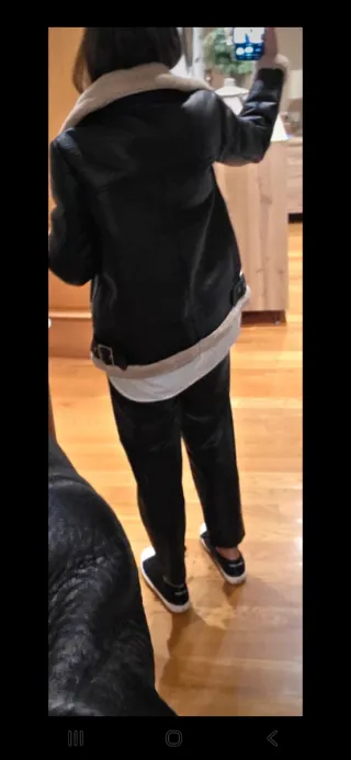 Cazadora Zara efecto piel forrada