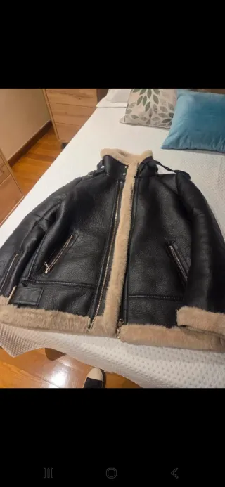 Cazadora Zara efecto piel forrada