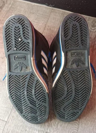 Zapatillas Adidas Altas Negras y Azules. TALLA 41⅓