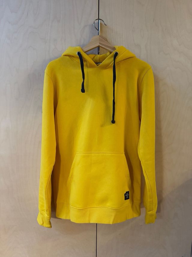 sudadera con capucha amarilla