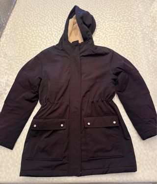 Parka negra Pimkie con capucha forrada