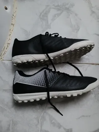 Zapatillas de fútbol con tacos negras