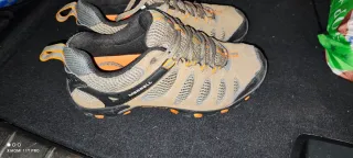 Tênis Merrell bege/laranja como novos