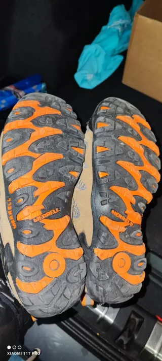 Tênis Merrell bege/laranja como novos