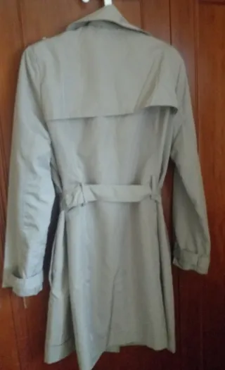 Gabardina Lefties con etiqueta