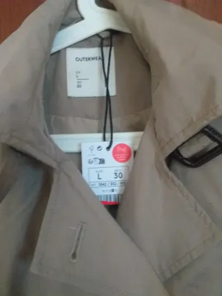 Gabardina Lefties con etiqueta
