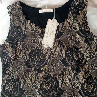 Camiseta fiesta encaje dorado y negro